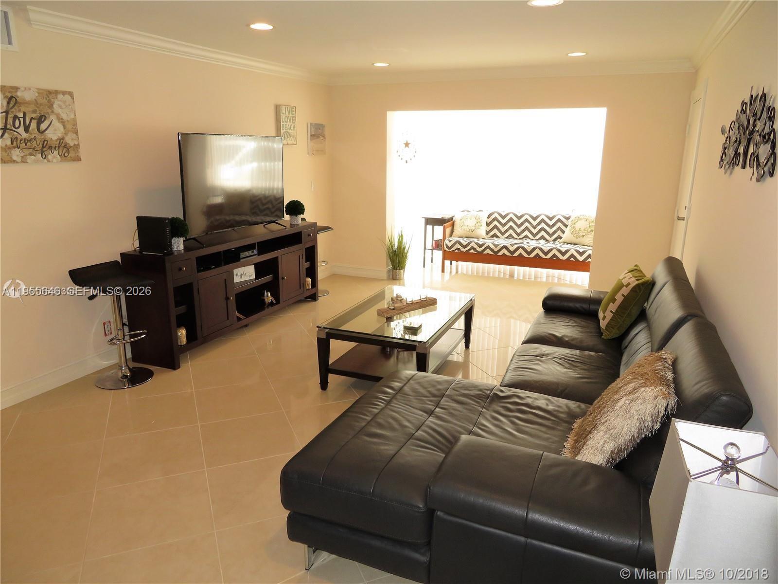 6471 Bay Club Dr #2 main architectural view