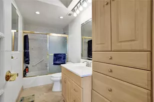 500 Bayview Dr, Sunny Isles Beach, FL 33160 - Photo 27