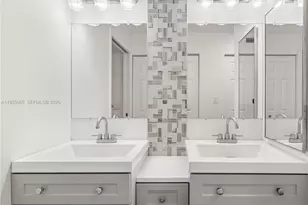 7547 Fairfax Dr, Tamarac, FL 33321 - Photo 19