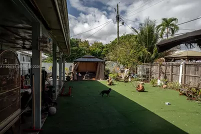 671 E 6th Pl, Hialeah, FL 33010 - Photo 33