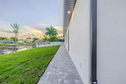 920 SE 5th Ter, Cape Coral, FL 33990 - Photo 9