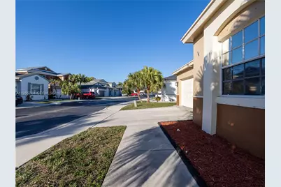 200 W Riverbend Dr, Sunrise, FL 33326 - Photo 7