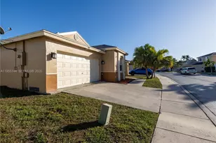 200 W Riverbend Dr, Sunrise, FL 33326 - Photo 5