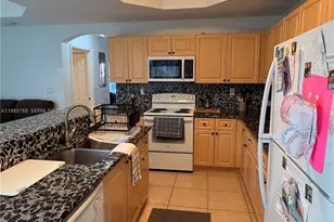 10686 SW 8th St, Pembroke Pines, FL 33025 - Photo 7