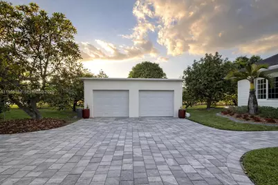 19695 SW 206th St, Miami, FL 33187 - Photo 3