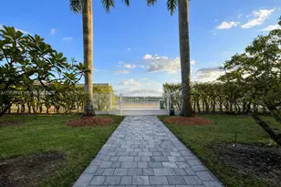 19695 SW 206th St, Miami, FL 33187 - Photo 5