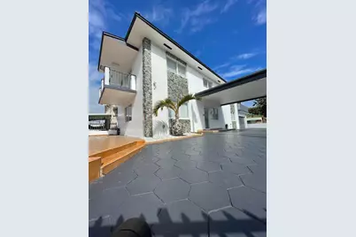 901 NW 22nd Pl, Miami, FL 33125 - Photo 1