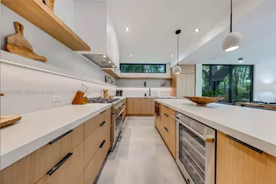 1000 NW 9th Ct, Miami, FL 33136 - Photo 15