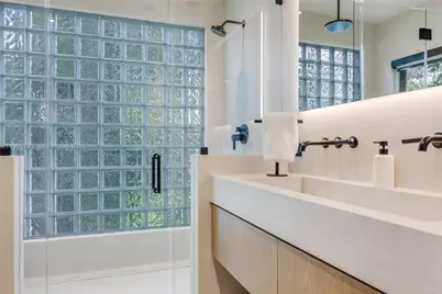 1000 NW 9th Ct, Miami, FL 33136 - Photo 33