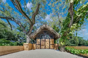 1000 NW 9th Ct, Miami, FL 33136 - Photo 3