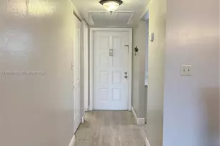 901 Colony Point Cir, Pembroke Pines, FL 33026 - Photo 23