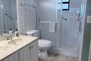 901 Colony Point Cir, Pembroke Pines, FL 33026 - Photo 21