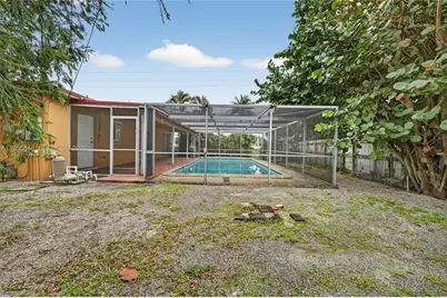 5700 NW 111th Ter, Hialeah, FL 33012 - Photo 31