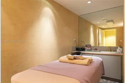 300 S Pointe Dr #907, Miami Beach, FL 33139 - Photo 63