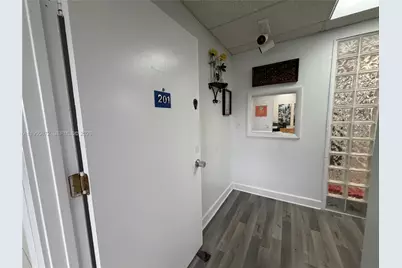 600 NW 35th Ave #201, Miami, FL 33125 - Photo 9