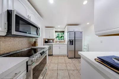 717 NE 73rd St, Miami, FL 33138 - Photo 17