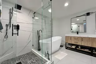 3640 Yacht Club Dr, Aventura, FL 33180 - Photo 21