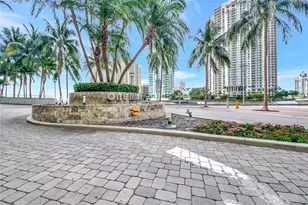 325 S Biscayne Blvd, Miami, FL 33131 - Photo 25