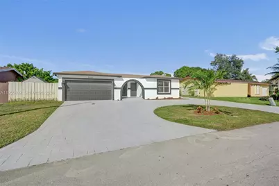 8649 W Long Acre Dr, Miramar, FL 33025 - Photo 3