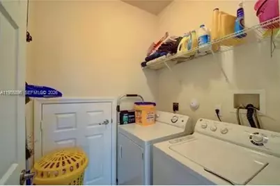 3195 NW 31st Ter, Oakland Park, FL 33309 - Photo 13