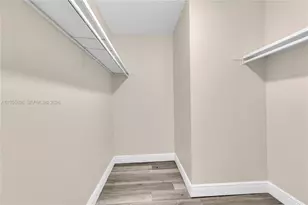 17901 NW 68th Ave, Hialeah, FL 33015 - Photo 15