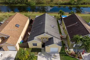 9936 W Daffodil Ln, Miramar, FL 33025 - Photo 3