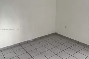 8240 NW 181st St, Hialeah, FL 33015 - Photo 5