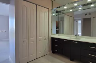 3701 N Country Club Dr, Aventura, FL 33180 - Photo 15