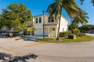 1001 SW 15th St, Deerfield Beach, FL 33441 - Photo 1