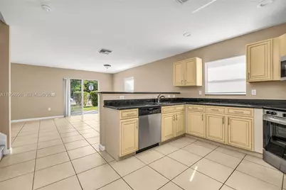 1001 SW 15th St, Deerfield Beach, FL 33441 - Photo 3