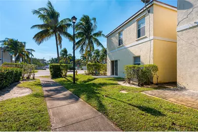 1001 SW 15th St, Deerfield Beach, FL 33441 - Photo 3