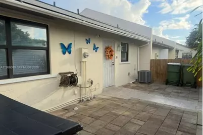 1327 Towhee St, Homestead, FL 33035 - Photo 3