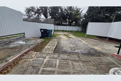 2764 NW 31st St, Miami, FL 33142 - Photo 25