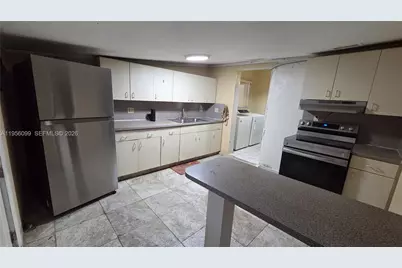2764 NW 31st St, Miami, FL 33142 - Photo 15