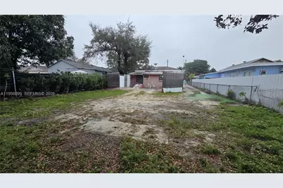 2764 NW 31st St, Miami, FL 33142 - Photo 27