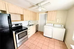 1062 NE 38th St, Oakland Park, FL 33334 - Photo 9