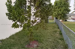 915 NW 104th St, Miami, FL 33150 - Photo 7