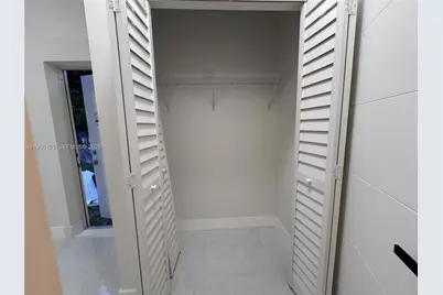 915 NW 104 St #B-Back, Miami, FL 33150 - Photo 5