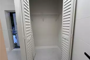 915 NW 104th St, Miami, FL 33150 - Photo 5