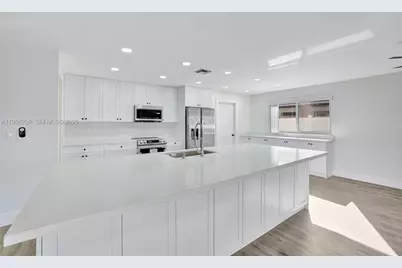 1911 NW 40th Ct, Oakland Park, FL 33309 - Photo 11