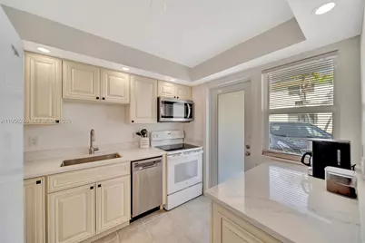 3221 NE 8th St #103, Pompano Beach, FL 33062 - Photo 11