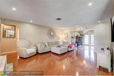 8520 NW 10th St, Pembroke Pines, FL 33024 - Photo 3