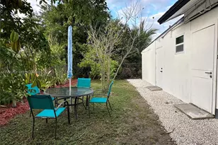 18481 SW 208th St, Miami, FL 33187 - Photo 9