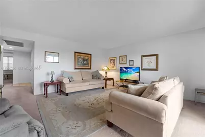 551 SW 135th Ave #410B, Pembroke Pines, FL 33027 - Photo 5