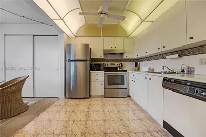 551 SW 135th Ave #410B, Pembroke Pines, FL 33027 - Photo 9