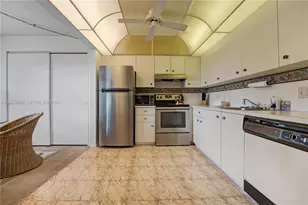 551 SW 135th Ave, Pembroke Pines, FL 33027 - Photo 9