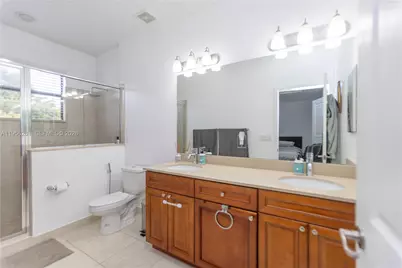 5203 NW 50th Ter, Tamarac, FL 33319 - Photo 19