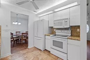 1110 NW 90th Way, Plantation, FL 33322 - Photo 11