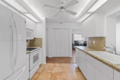 1110 NW 90th Way, Plantation, FL 33322 - Photo 9