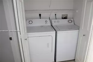 11177 SW 8th St, Pembroke Pines, FL 33025 - Photo 23